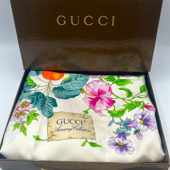 Gucci Blooms Silk Flora Garden Scarf - Picture 12 of 12